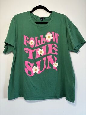 Follow The Sun Graphic Tee - Green